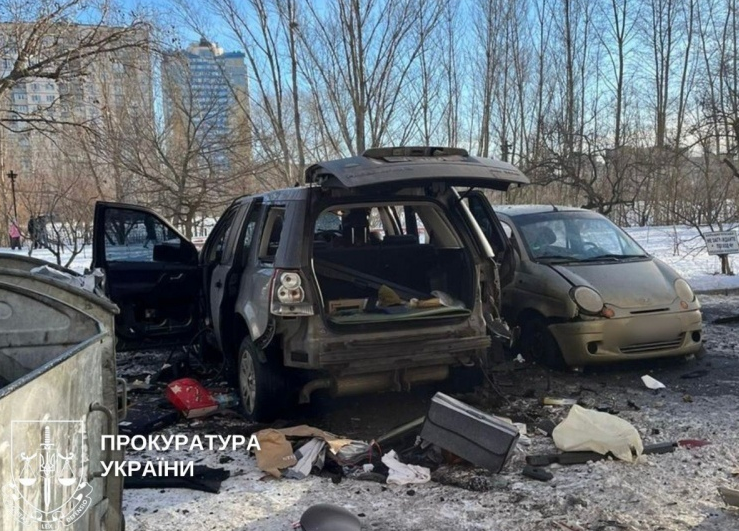 Вибух авто на Оболоні кваліфікували як теракт: поранено військового 